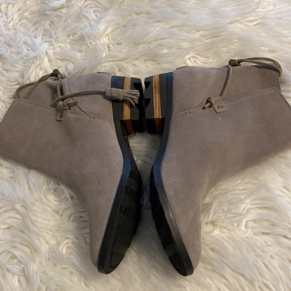 SOREL Boots size 9 BNWOT see pictures heel is 1 1/2” color gray leather upper - Picture 5 of 17